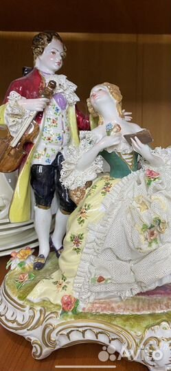 Статуэтка старинная кружевница