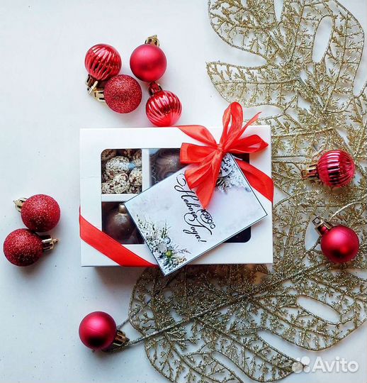 Новогодние коробочки с шоколадом и орехами