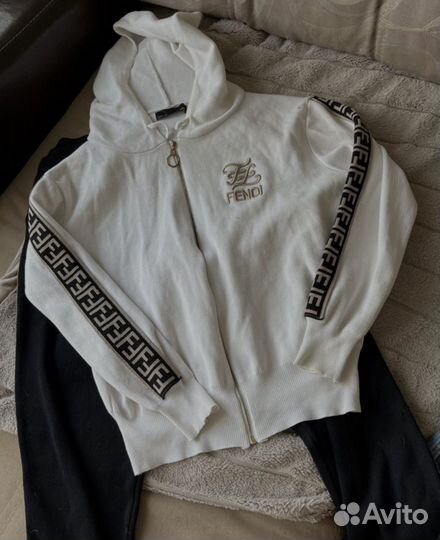 Спортивный костюм женский