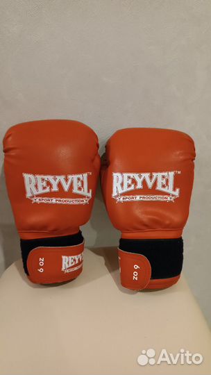 Шлем, перчатки и футы для кикбоксинга(бокса)