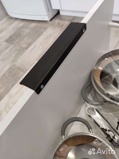 Мебельные ручки черные