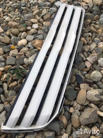 Решетка радиатора Noah 60 65 2002