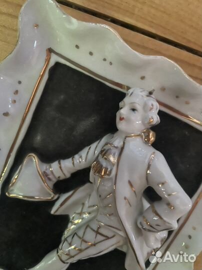 Парные барельефы, фаянс