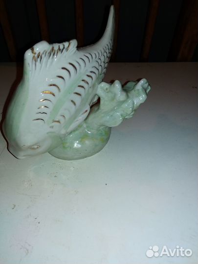 Продаю фарфоровую статуэтку