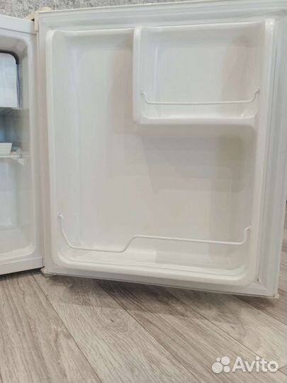 Минихолодильник с морозильной бу