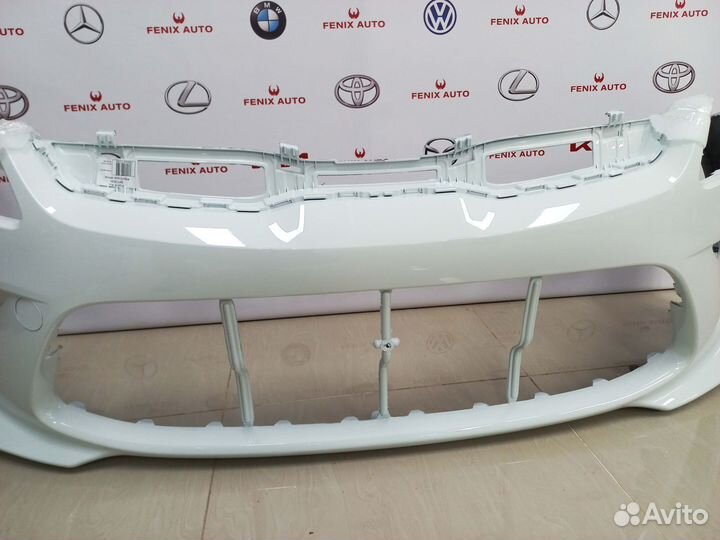 Бампер передний на Kia Rio 4 Белый