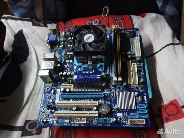 Материнская плата с процессором и памятью