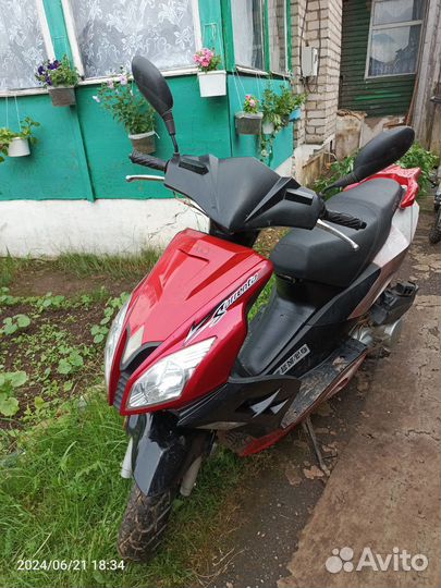 Продам скутер 150 кубов