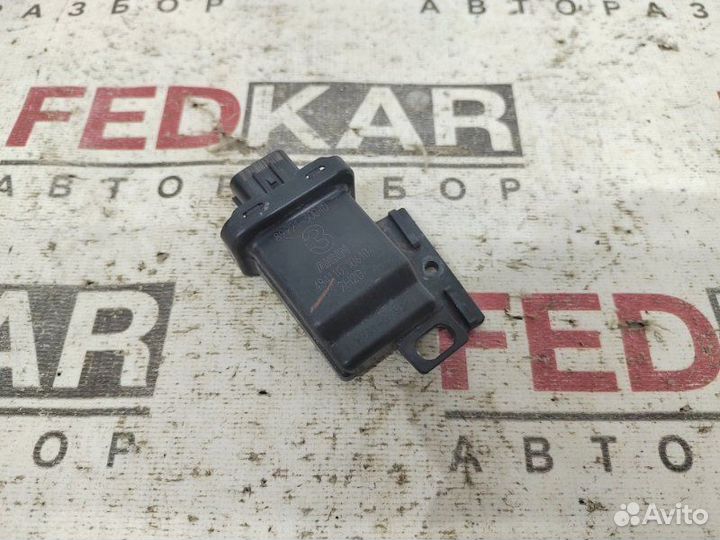 Датчик открытия двери передний правый Toyota