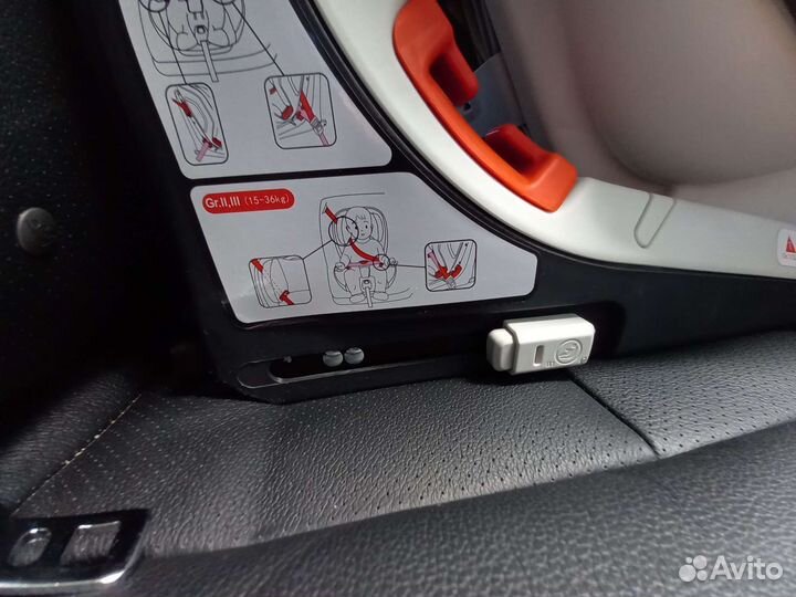 Автокресло детское 9-36 кг. Chicco universe fix