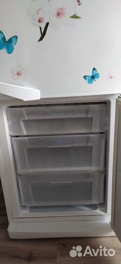 Холодильник Indesit