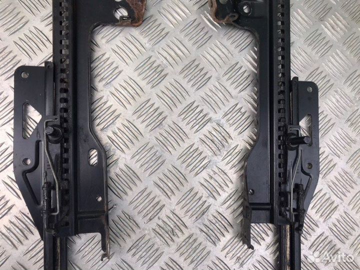 Салазки сиденья передние правые Mercedes-Benz S124