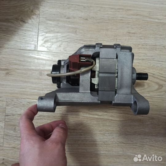 Двигататель стиральной машины indesiт/ariston