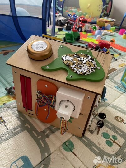 Бизиборд домик