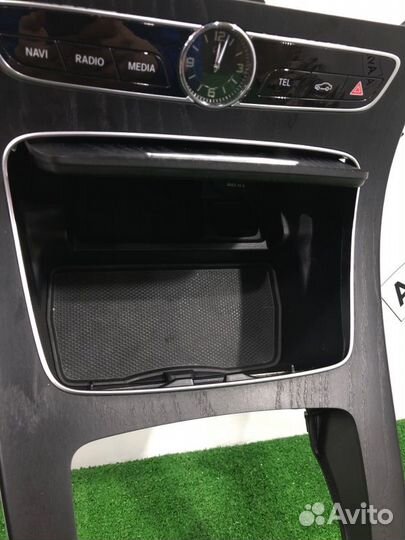 Консоль центральная Mercedes-Benz E-Class C238