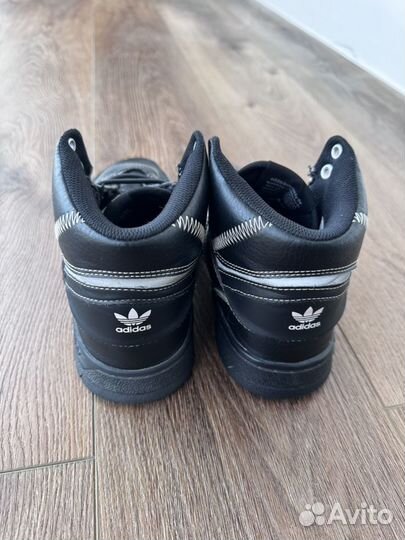 Кроссовки adidas