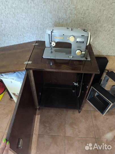 Швейная машина veritas