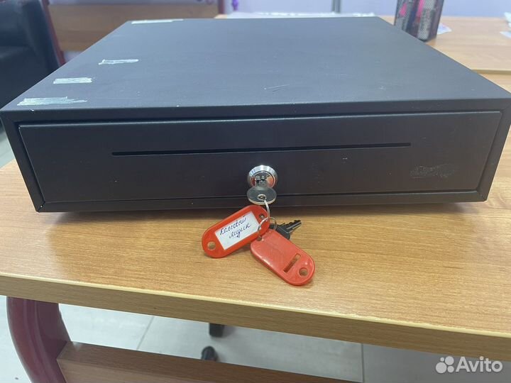 Денежный ящик б/у