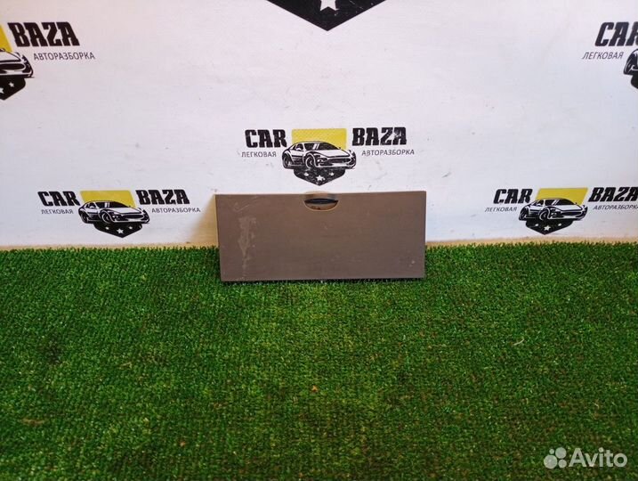 Накладка блока предохранителей Renault Megane