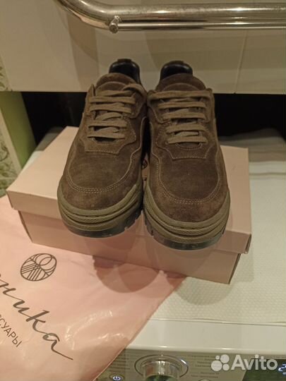 Кроссовки эконика 37