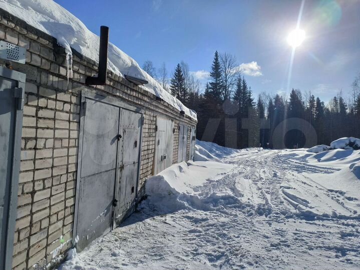 Гараж, > 30 м²