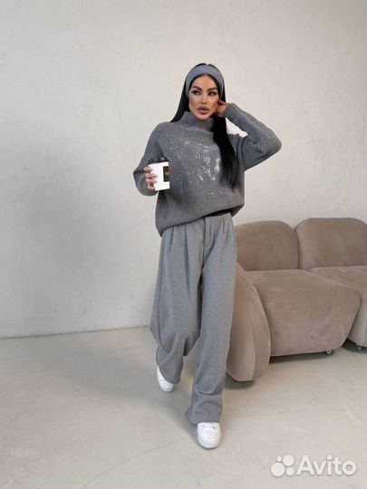 Свитер со стразами