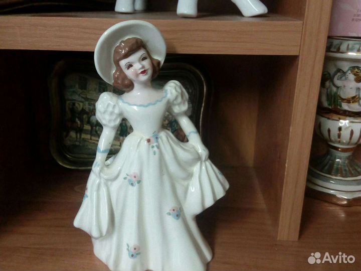 Скарлет фарфоровая статуэтка США