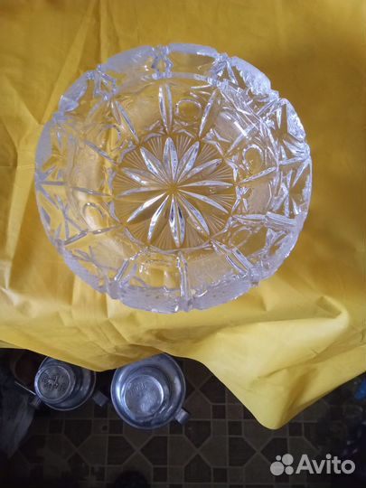 Хрустальная пепельница и цветное стекло