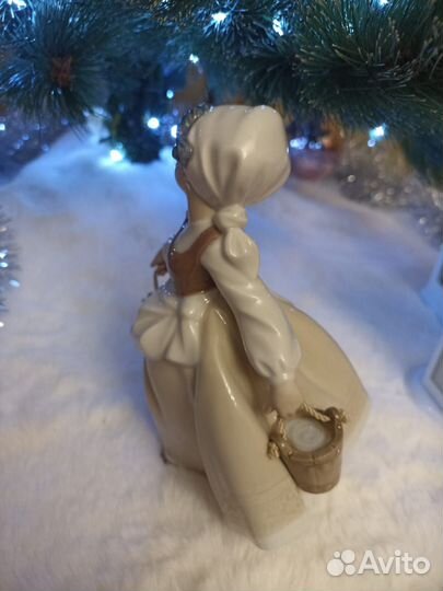 Фарфоровая статуэтка Lladro