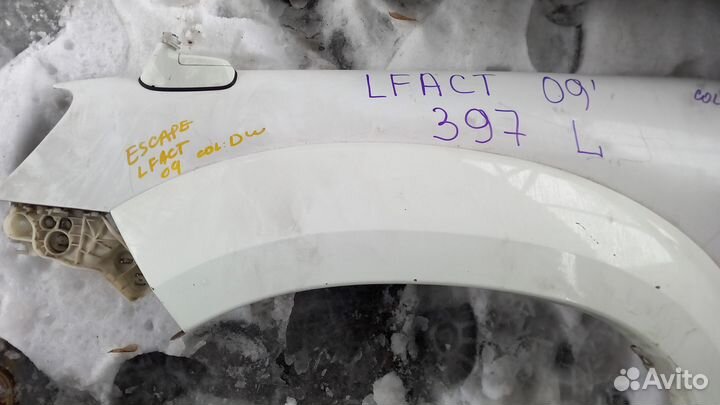 Escape тайванец 2007-2009 крыло переднее левое