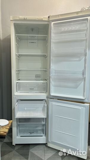 Холодильник Indesit DF 4200 E