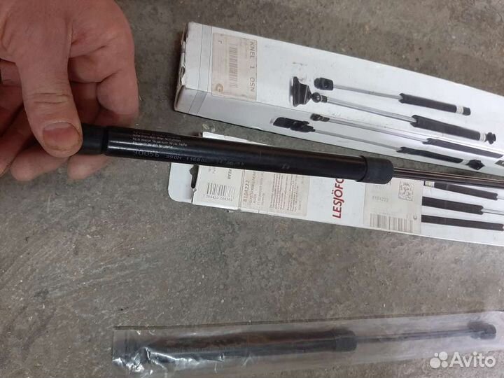 Газовый упор крышка багажникаAudi Lesjofors8104222