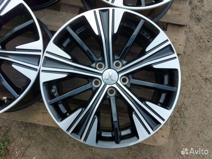 Mitsubishi Eclipse Cross Ориг R18 5x114.3 ET38 7J