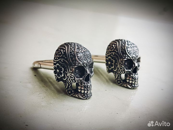 Серебряные запонки с черепами 