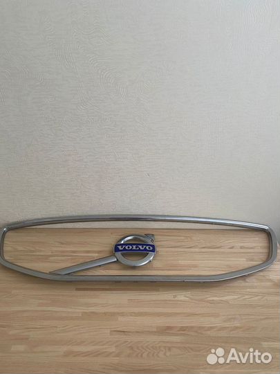 Решетка радиатора volvo s60