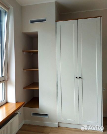 Современный распашной шкаф