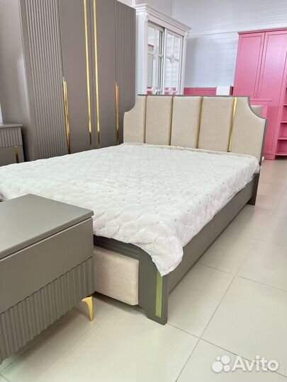 Спальный гарнитур новый