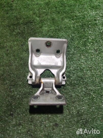 Петля двери Mercedes Benz vito 638