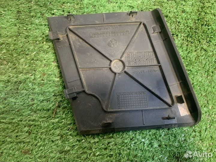 Лючок обшивки багажника левый Volkswagen Golf