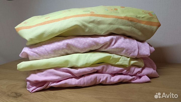 4 простыни на резинке + бортики в кроватку
