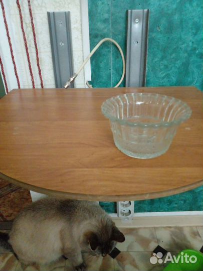 Полка навесная под телевизор