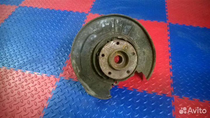 Кулак поворотный задний левый BMW 7-серия E38