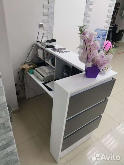 Стойка ресепшн