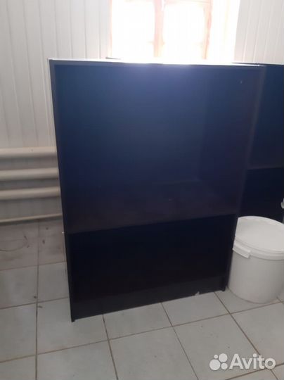 Стеллажи, полки, витрины