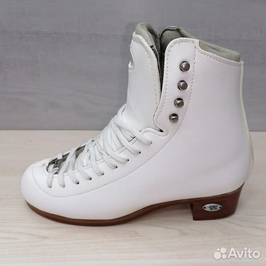 Ботинки фигурных коньков Riedell