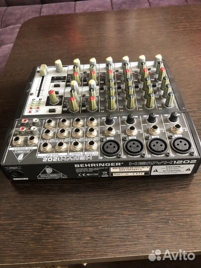 Микшерный пульт беринжер