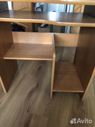 Письменный компьютерный стол