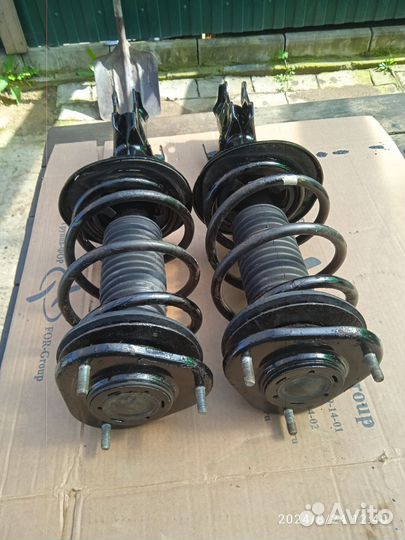 Стойки передним Тойота 150