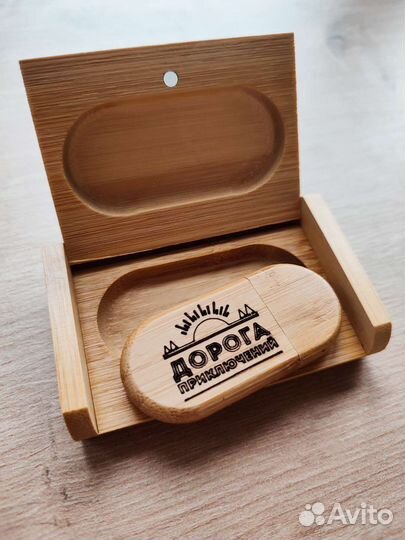 Флешка из дерева с Вашим логотипом в коробке
