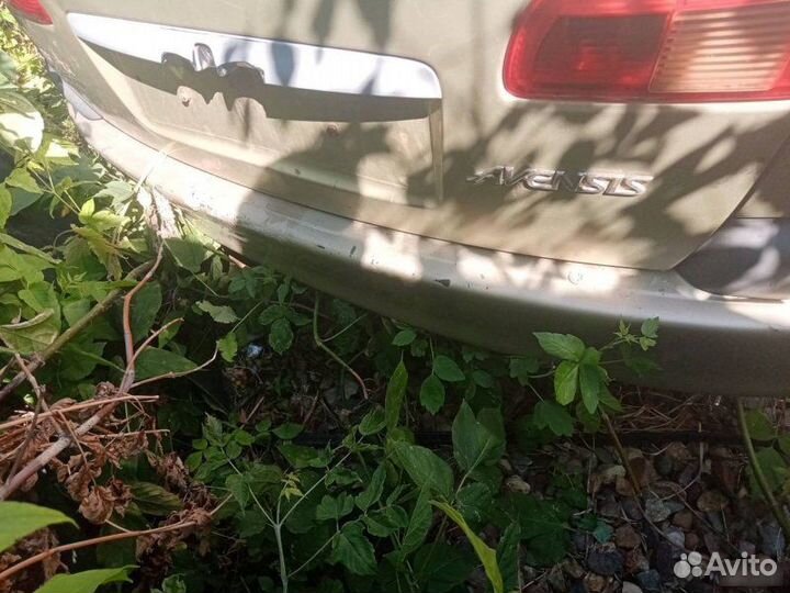 Бампер задний Toyota Avensis 2000